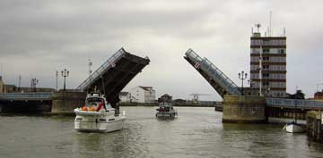 Boats bound for the River Yare can take the Haven bridge lift
