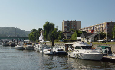 The low key marina in the centre of Rouen