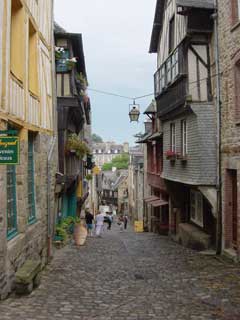 Rue de Jerzual links the harbour with the old town