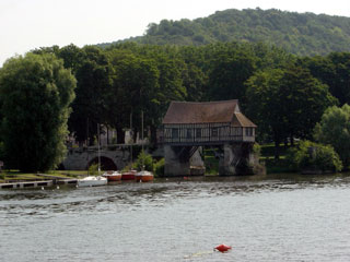 The welcoming moorings at Vernonnet