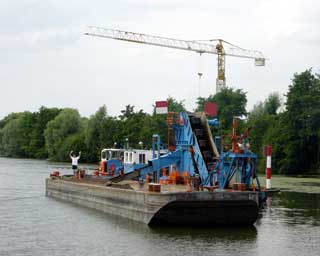 Dredging barge with its trailing line