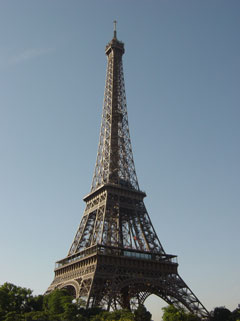 Passing the familiar Parisian landmarks