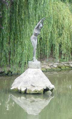 The mermaid statue at L'Isle Adam