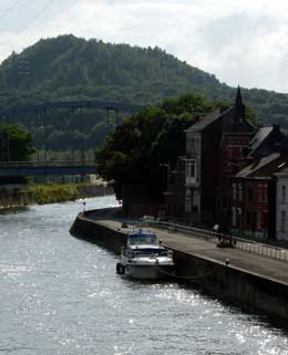 The mooring quay at Marchienne au Pont
