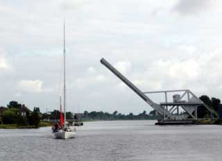 Pont de Benouville lifts for the yacht transit
