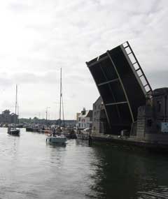 Weymouth's town bridge lifts on even hours between 8am and 8pm (in summer)