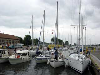 A typical Sunday afternoon at Ouistreham lock