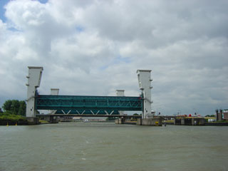 The storm surge barrier is only an obstacle for motor boats in flood conditions