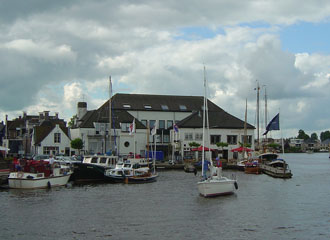 Visitors moorings at Grouw's Oostergo Hotel 