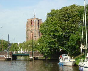 The leaning Oldehove tower overlooks the Noordersingel moorings
