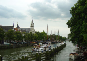 Boats approach the lock in the centre of Muiden