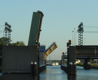 Sassenheim's rail and road bridges open together