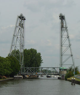Waiting for the hefbrug at Waddinxveen to lift