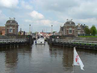 The gated approach to the Lemstersluis
