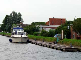 Free moorings with water and electricity at Oudenburg