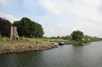 A typical visitors harbour on the Maas