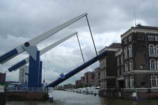 City Marina offers a sheltered berth in the Binnenhaven, south of Noordereiland