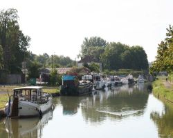 Rethel is one of the few serviced stopping points on the canal