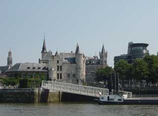 The castle-like building on the Steenplein houses the maritime museum